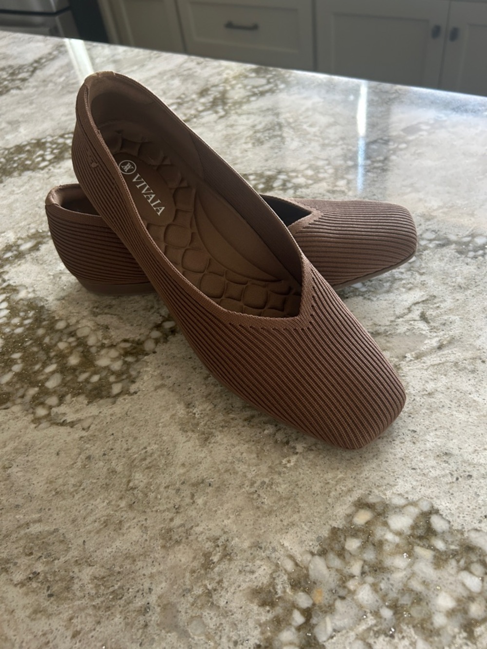 VIVAIA Women's Brown Ribbed Slip-On Flats